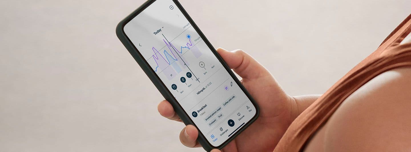 Person looking at the glucose levels using the Lingo app 